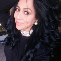 La dama del pelo negro