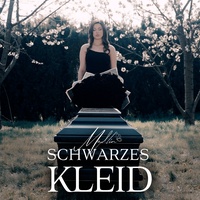 Schwarzes Kleid