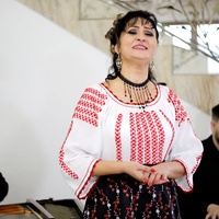 Gaina batrana face ciorba buna