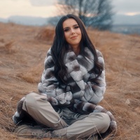 Stiu Ca Imi Duci Dorul, Mama