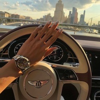 Uma vida luxuosa festa de champanhe nas ilhas maldivas passeio em dubai