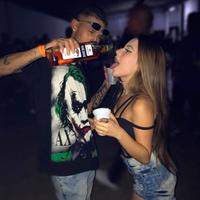 Uma deusa uma louca uma cachaceira