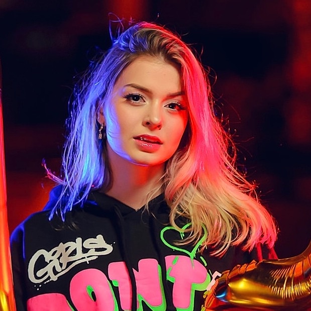 The Profile Image Avatar of isamachado - Isa Machado ☻